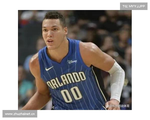 NBA球星阿隆·戈登空降港中大(深圳)与球迷比赛投篮 NBA球星阿隆·戈登空降港中大(深圳)与球迷比赛投篮